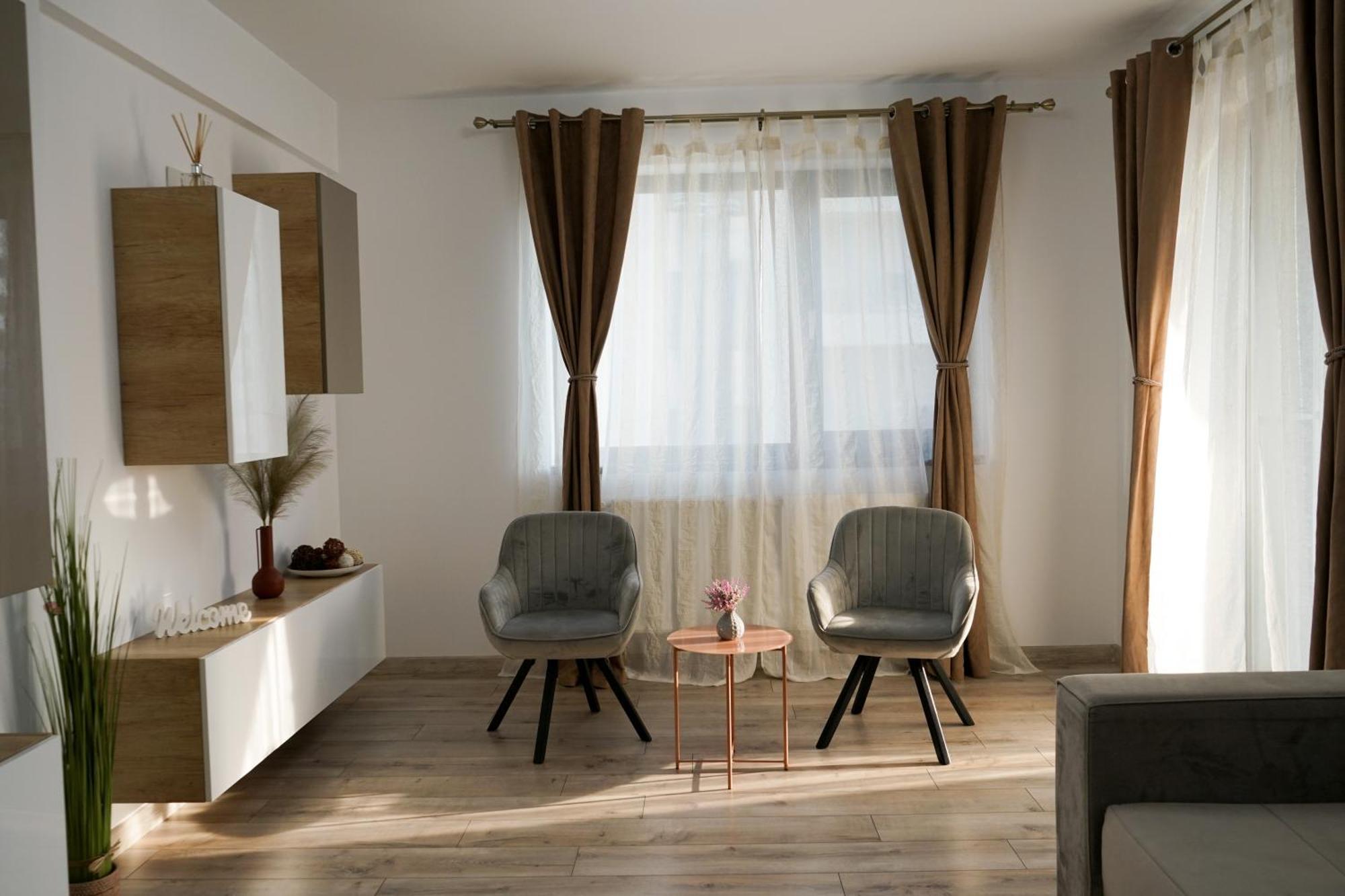 Mirandis Apartments - Comfort & Private Parking Near Coresi Mall Brasov Exterior photo