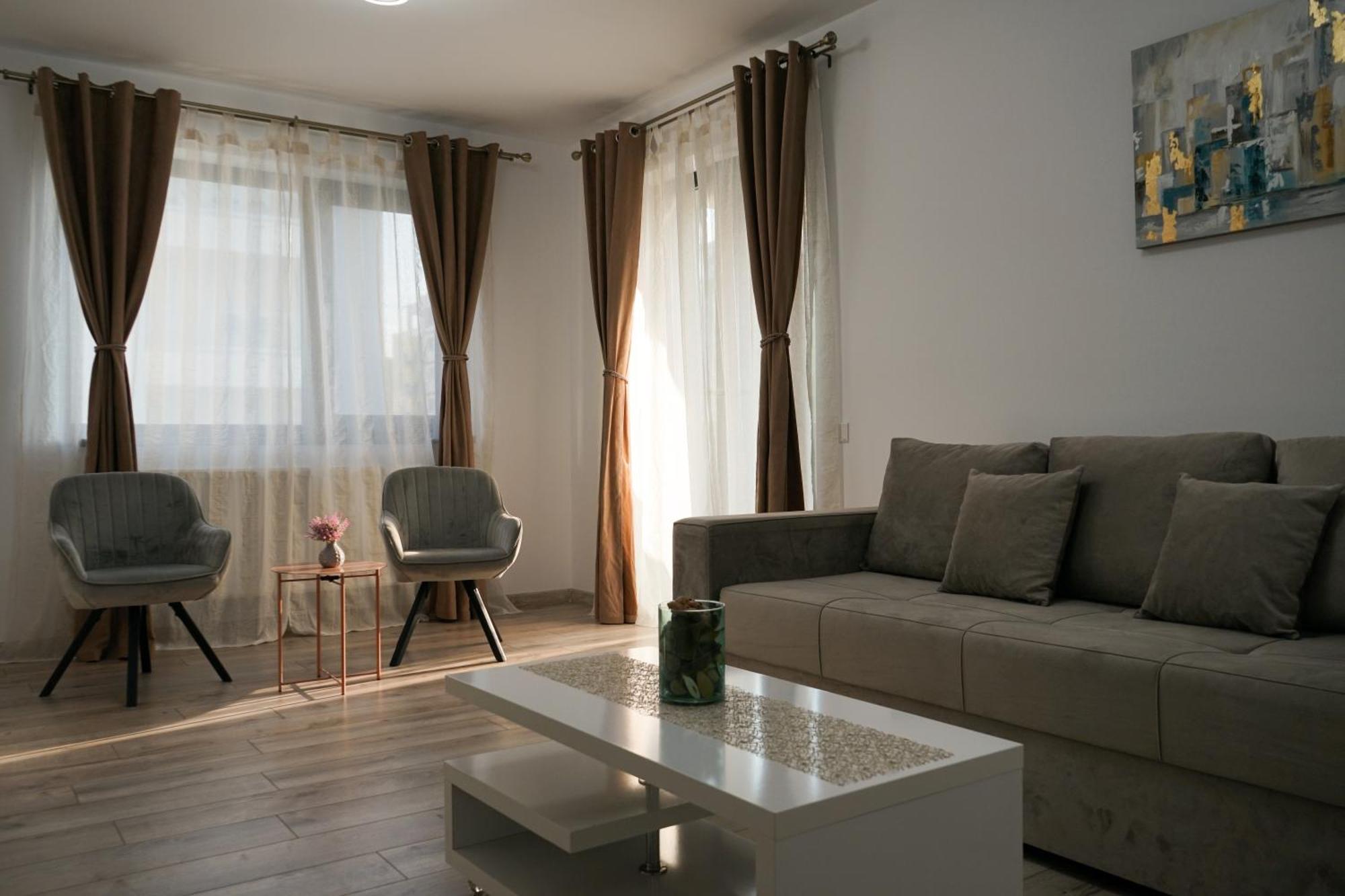 Mirandis Apartments - Comfort & Private Parking Near Coresi Mall Brasov Exterior photo