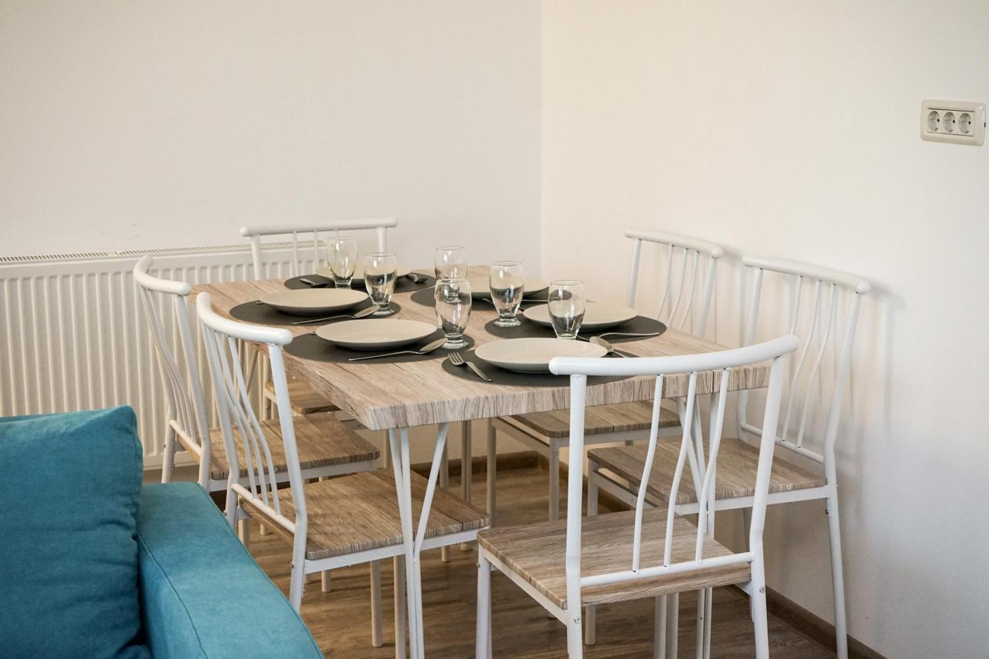 Mirandis Apartments - Comfort & Private Parking Near Coresi Mall Brasov Exterior photo