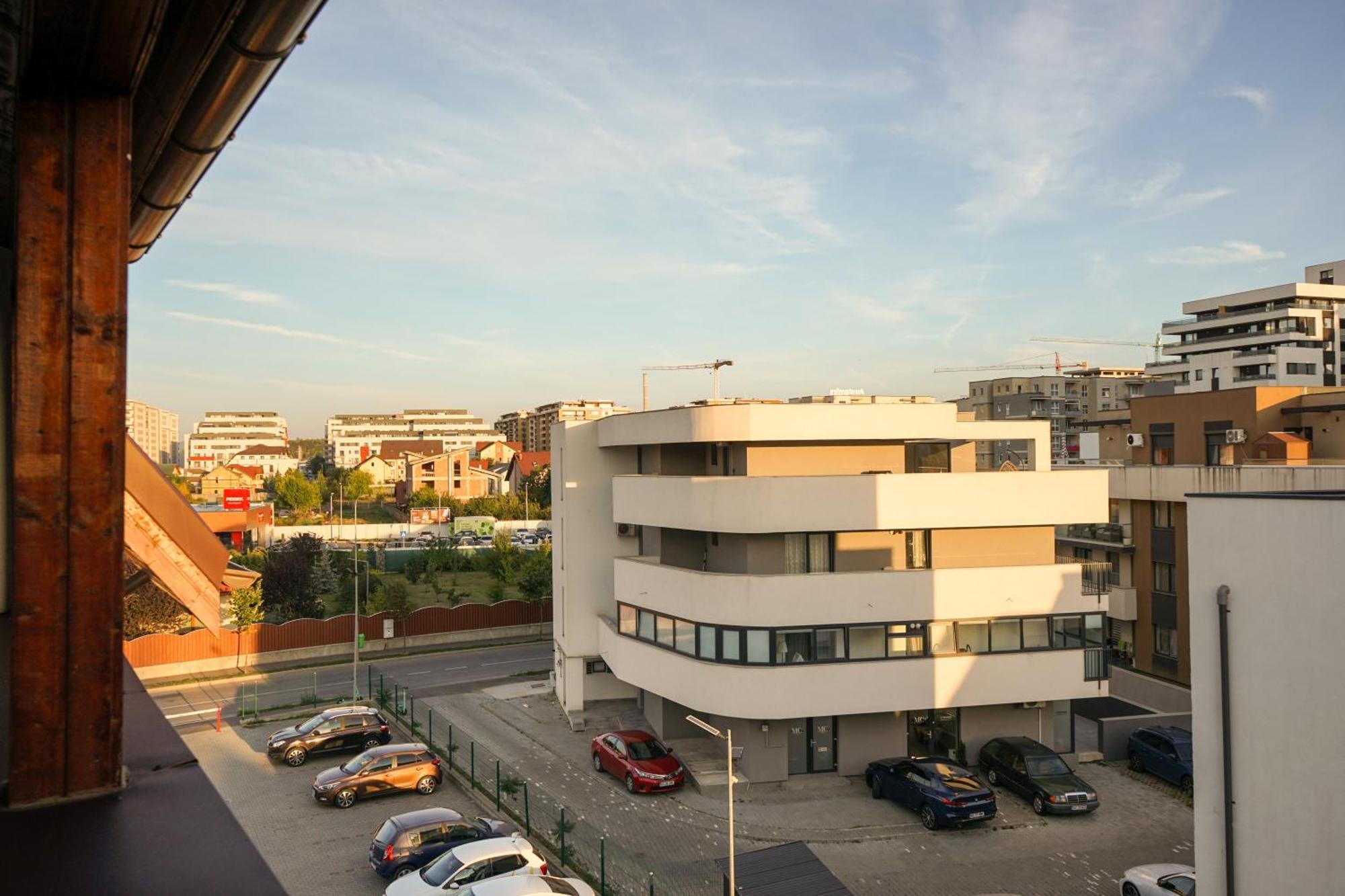 Mirandis Apartments - Comfort & Private Parking Near Coresi Mall Brasov Exterior photo