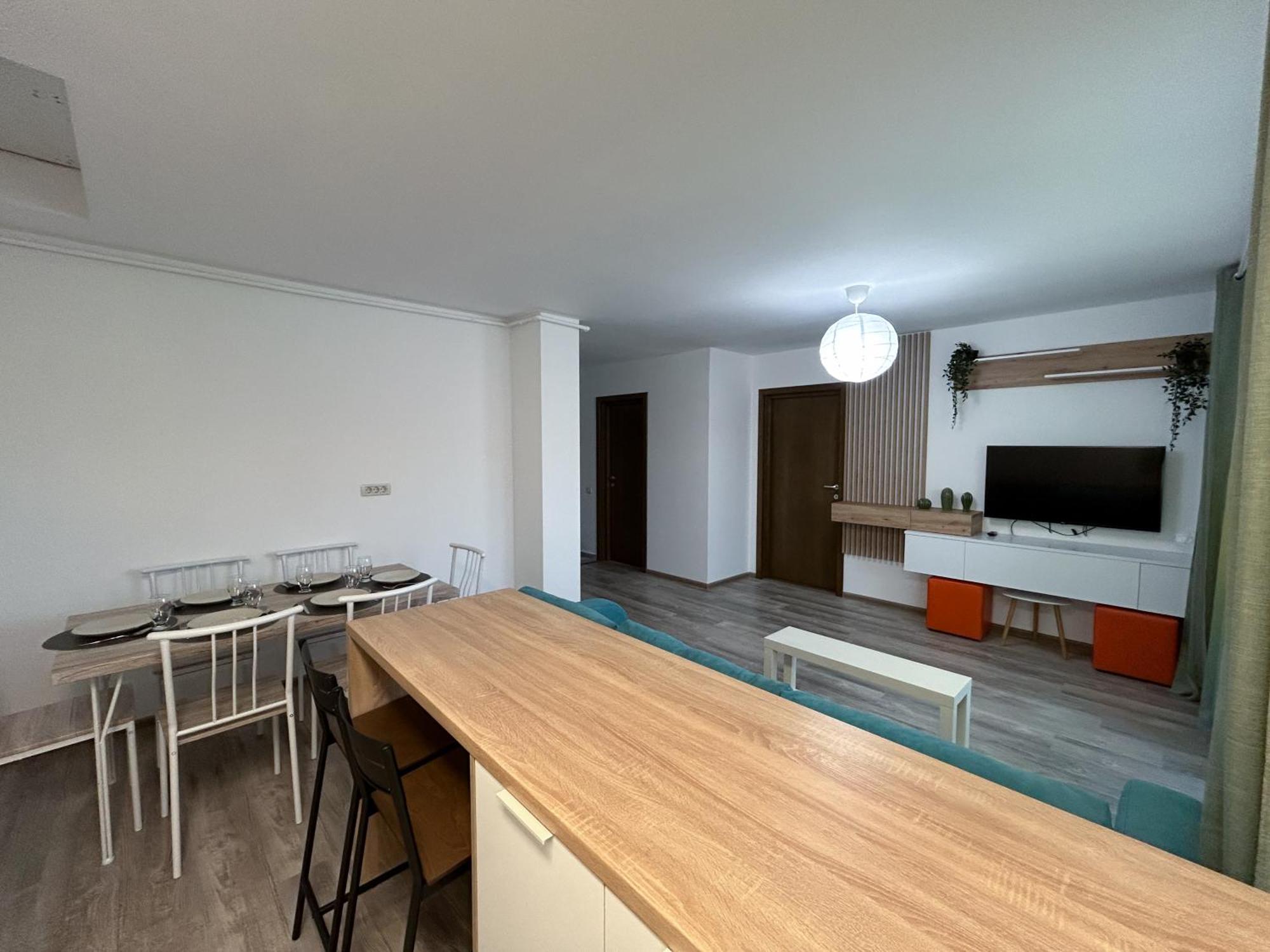 Mirandis Apartments - Comfort & Private Parking Near Coresi Mall Brasov Exterior photo