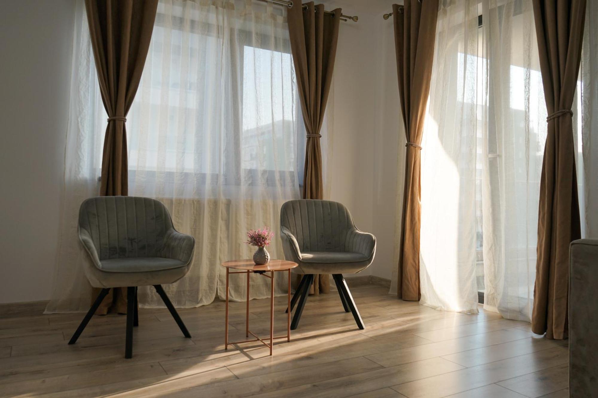 Mirandis Apartments - Comfort & Private Parking Near Coresi Mall Brasov Exterior photo