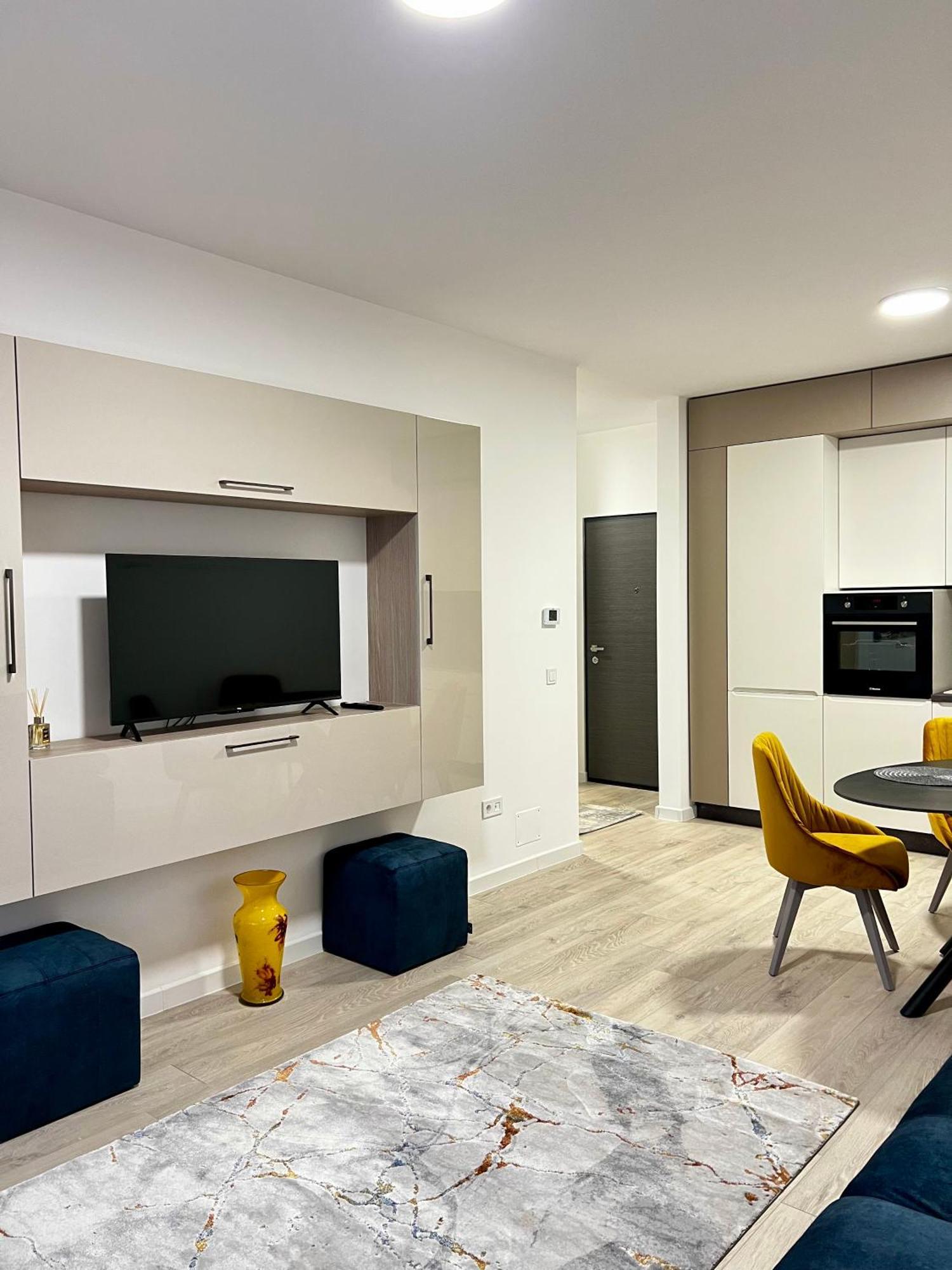 Mirandis Apartments - Comfort & Private Parking Near Coresi Mall Brasov Exterior photo