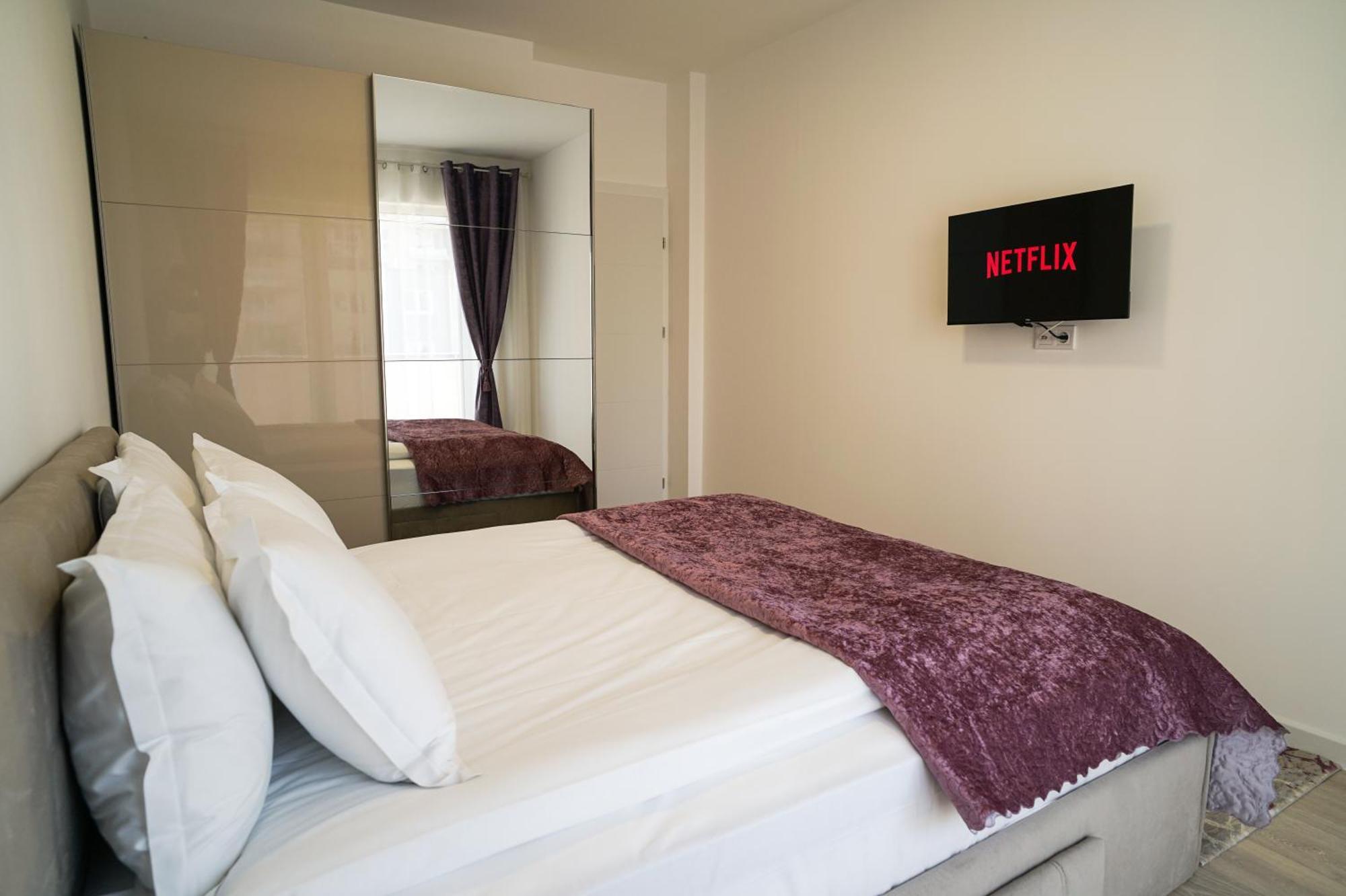 Mirandis Apartments - Comfort & Private Parking Near Coresi Mall Brasov Exterior photo