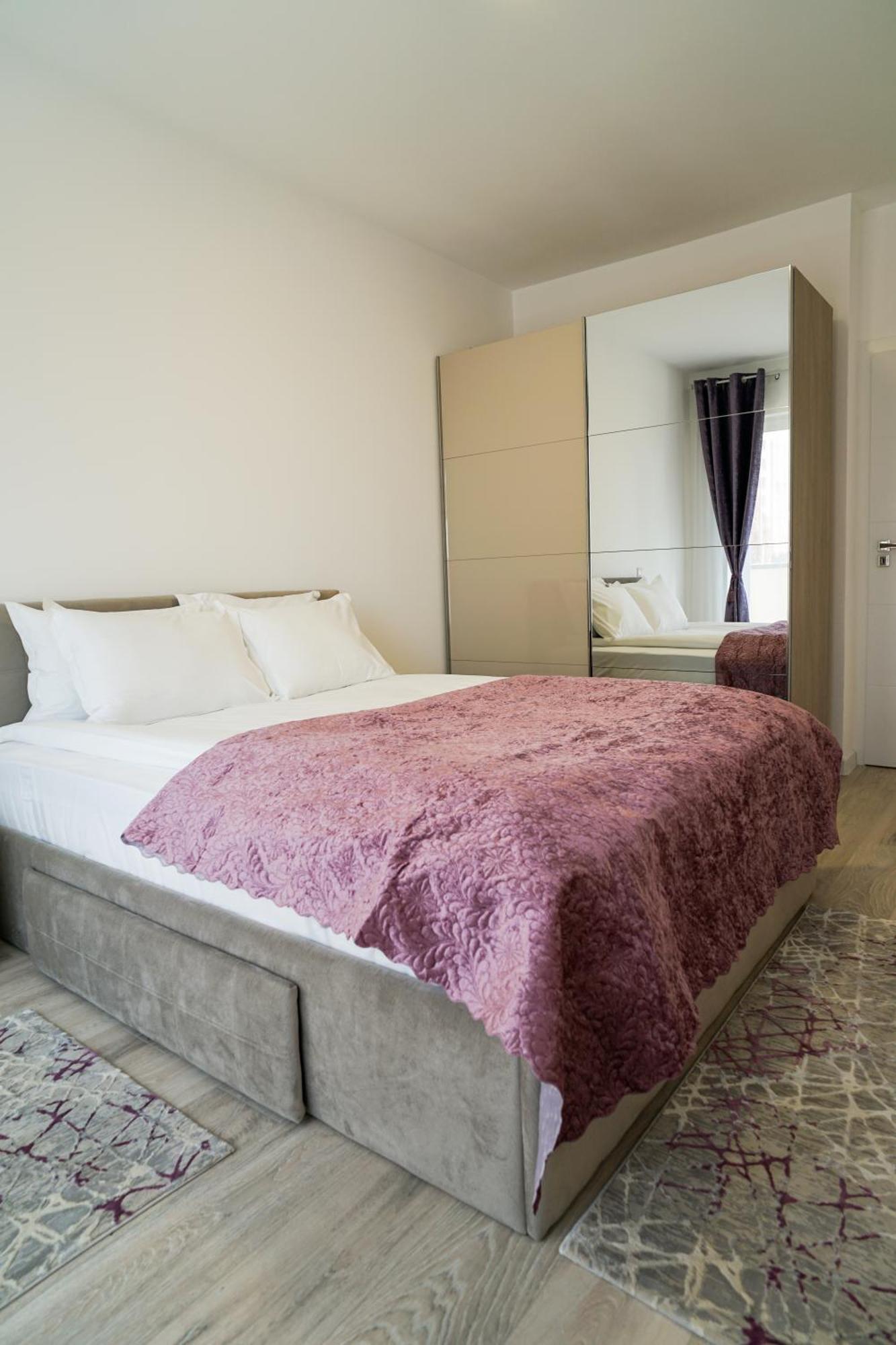 Mirandis Apartments - Comfort & Private Parking Near Coresi Mall Brasov Exterior photo