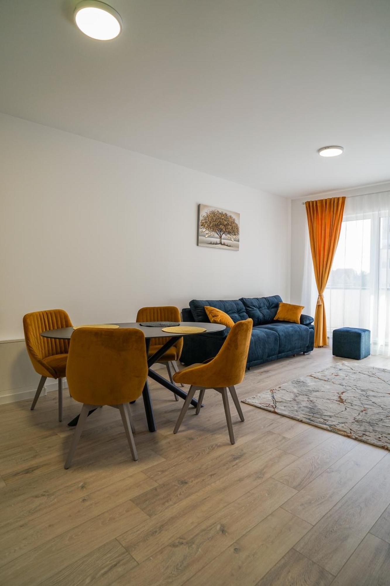 Mirandis Apartments - Comfort & Private Parking Near Coresi Mall Brasov Exterior photo