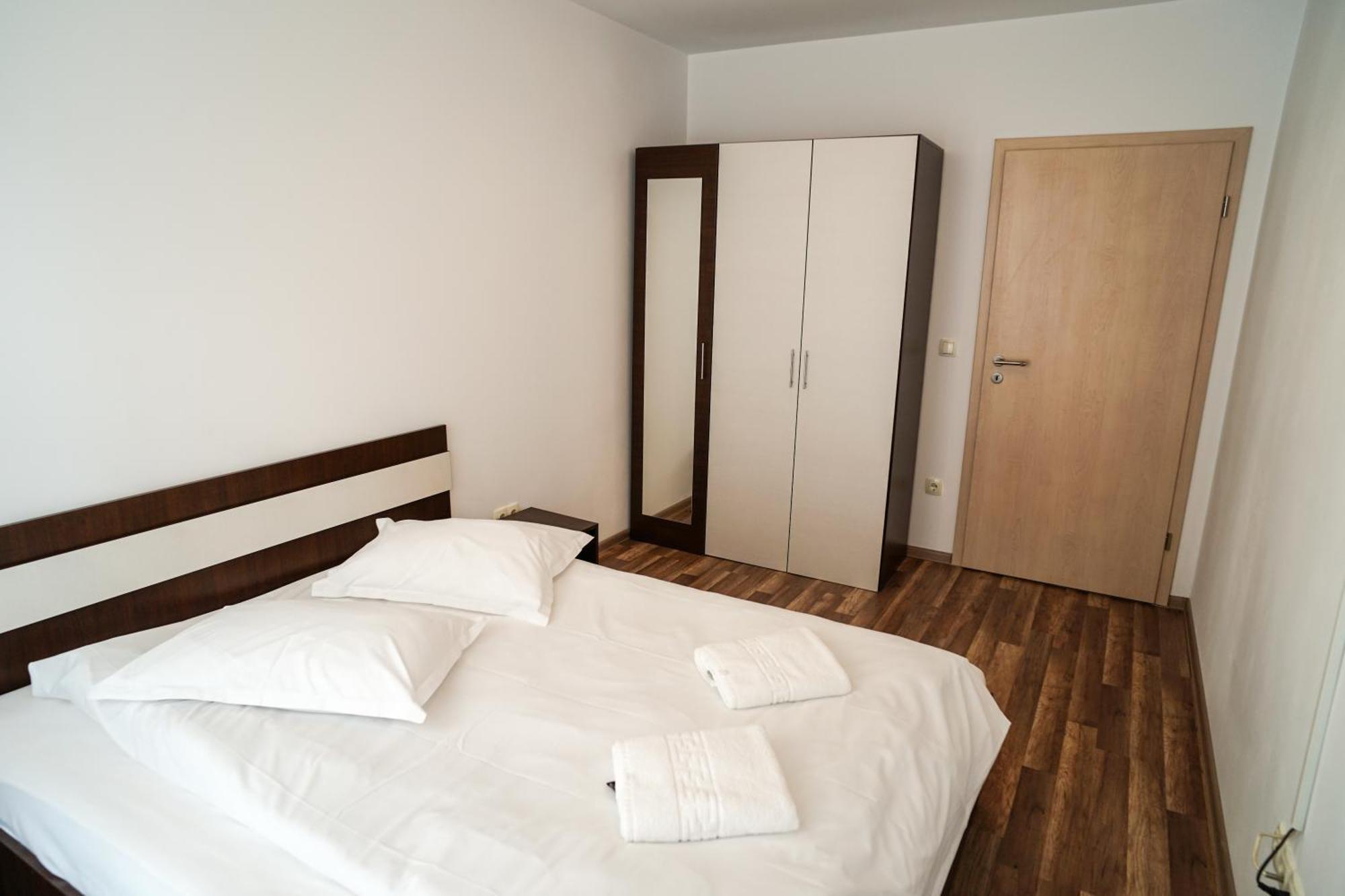 Mirandis Apartments - Comfort & Private Parking Near Coresi Mall Brasov Exterior photo