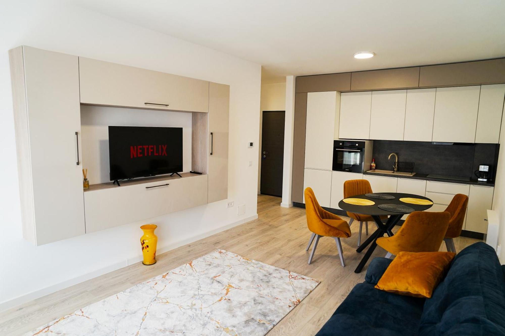 Mirandis Apartments - Comfort & Private Parking Near Coresi Mall Brasov Exterior photo
