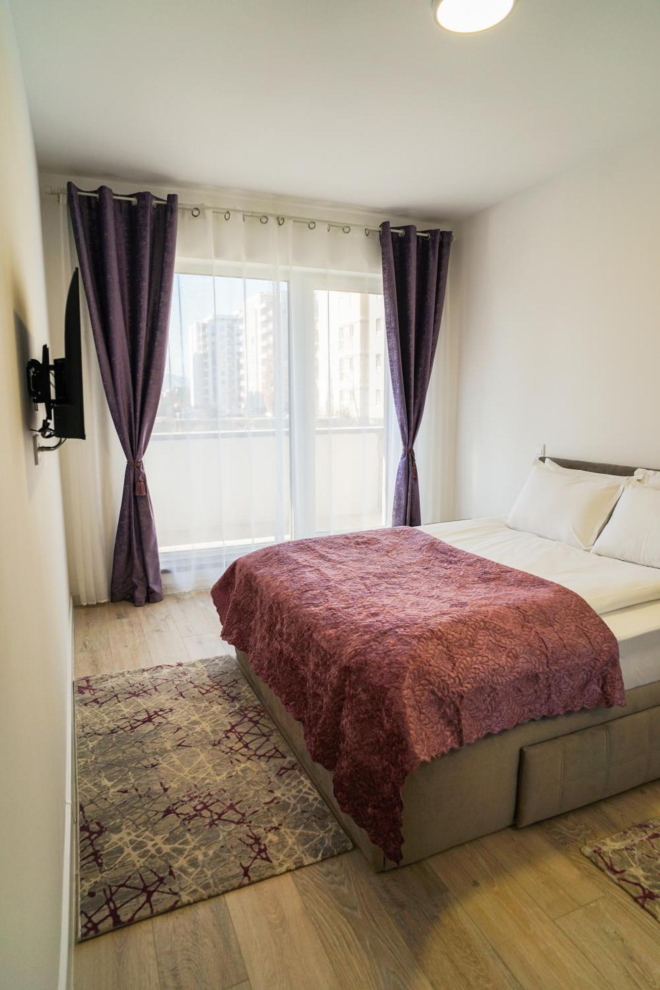Mirandis Apartments - Comfort & Private Parking Near Coresi Mall Brasov Exterior photo