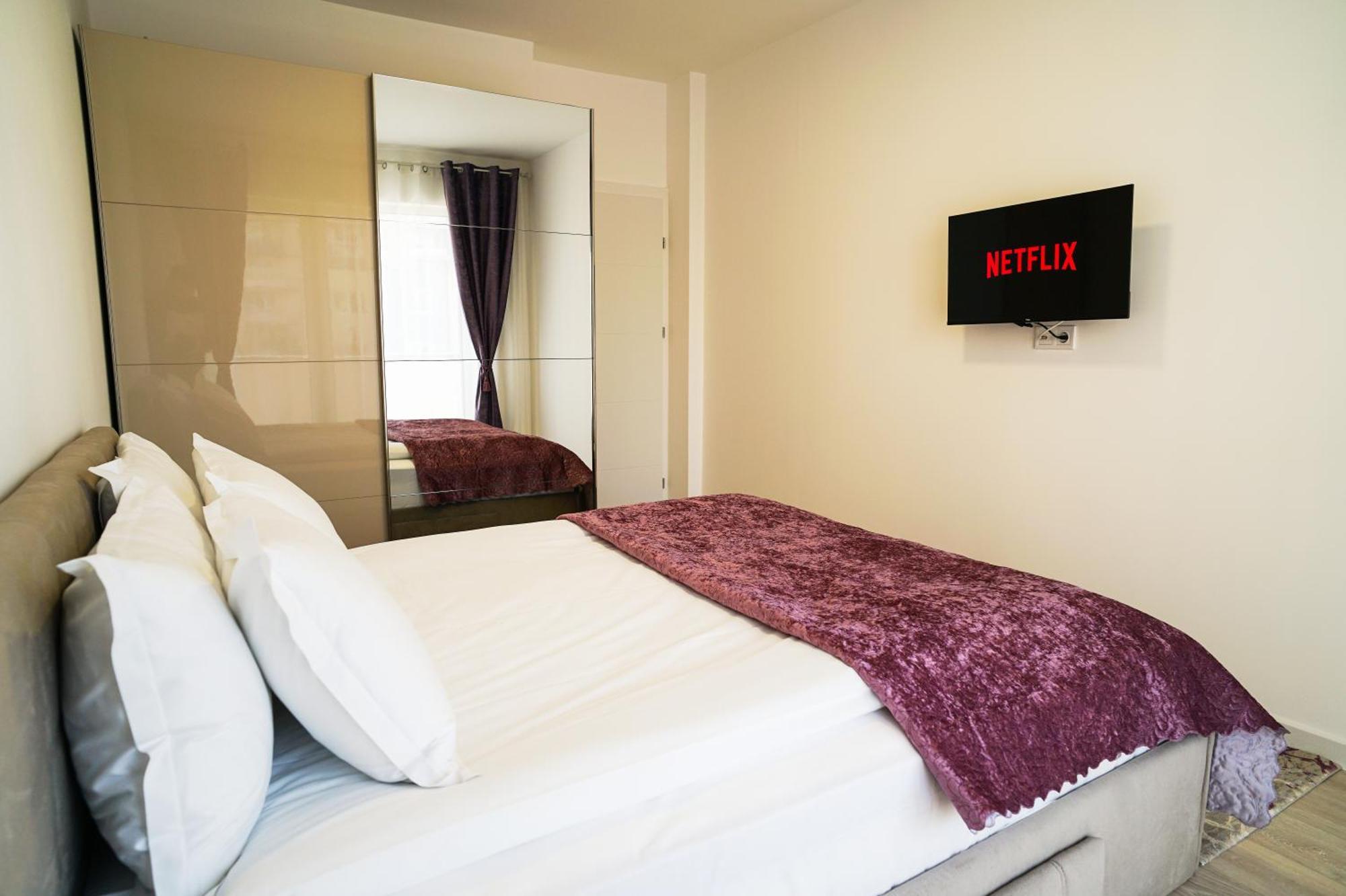 Mirandis Apartments - Comfort & Private Parking Near Coresi Mall Brasov Exterior photo