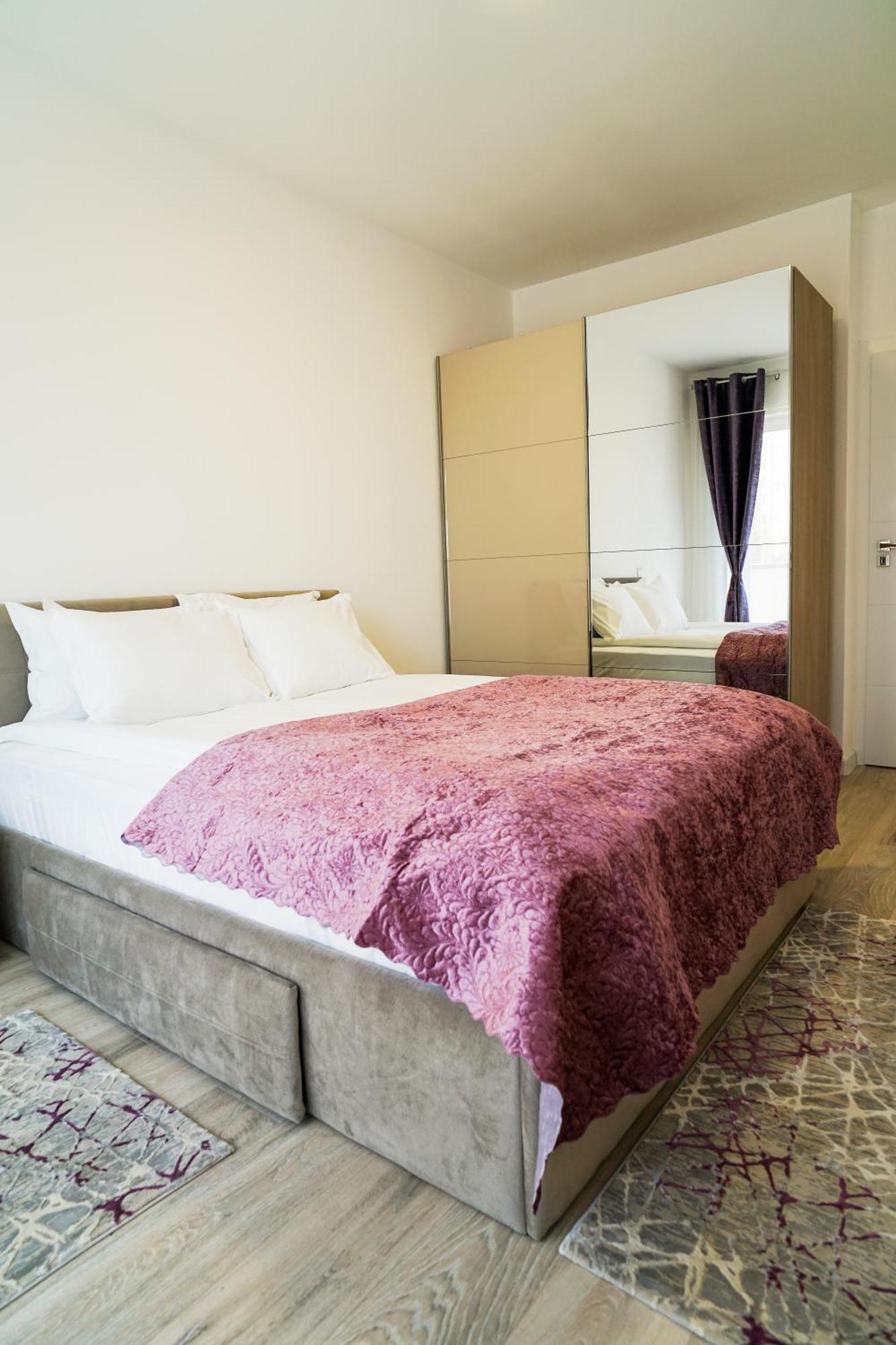 Mirandis Apartments - Comfort & Private Parking Near Coresi Mall Brasov Exterior photo