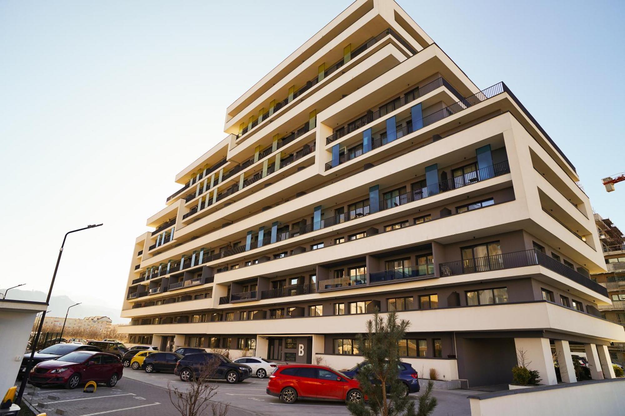 Mirandis Apartments - Comfort & Private Parking Near Coresi Mall Brasov Exterior photo
