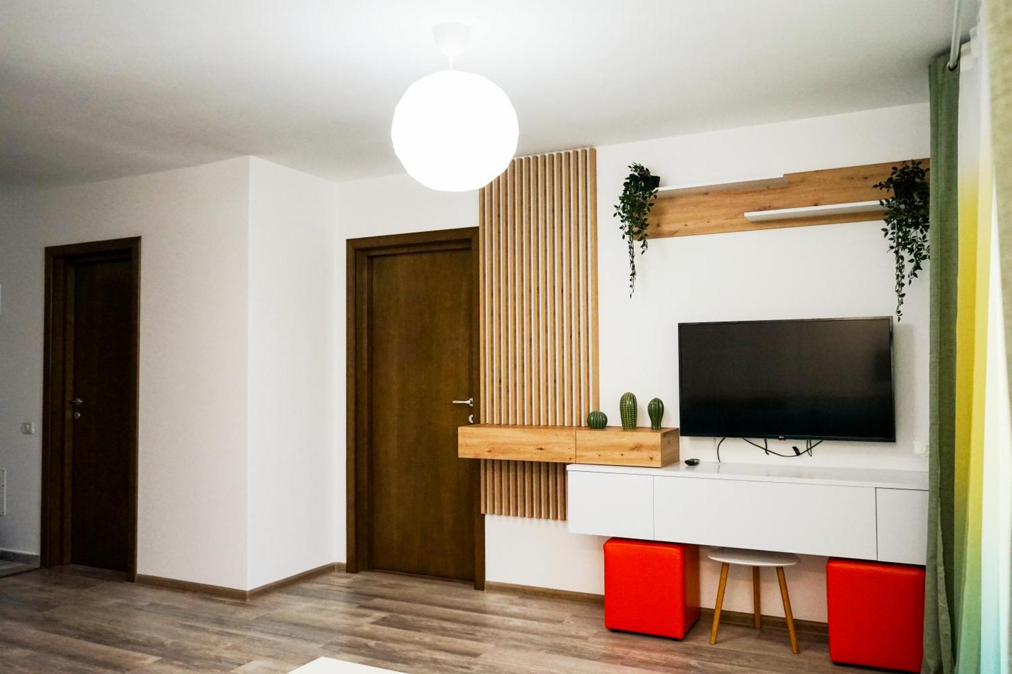 Mirandis Apartments - Comfort & Private Parking Near Coresi Mall Brasov Exterior photo