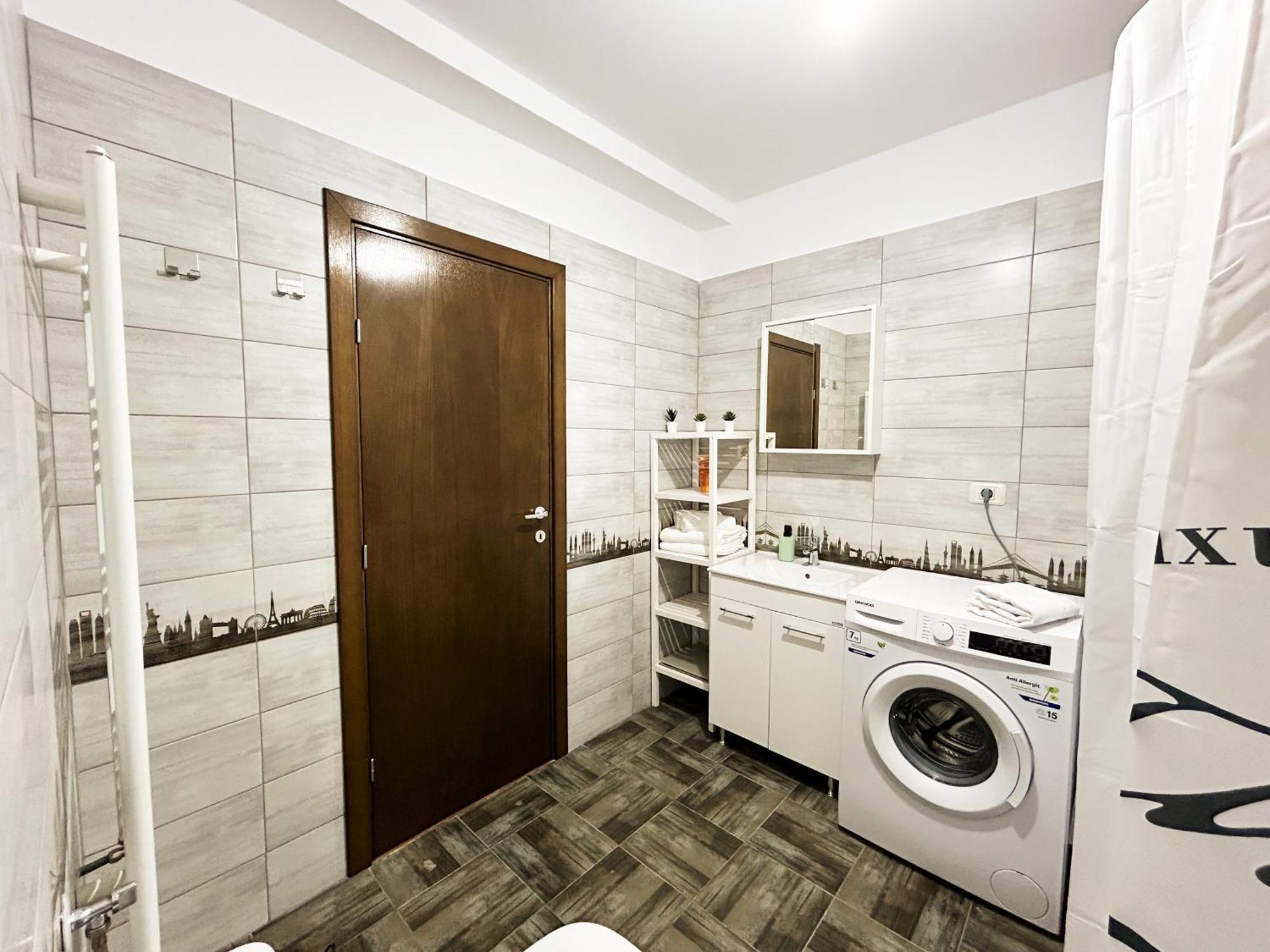 Mirandis Apartments - Comfort & Private Parking Near Coresi Mall Brasov Exterior photo
